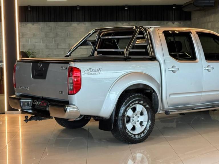 NISSAN - FRONTIER - 2012/2013 - Prata - R$ 84.900,00