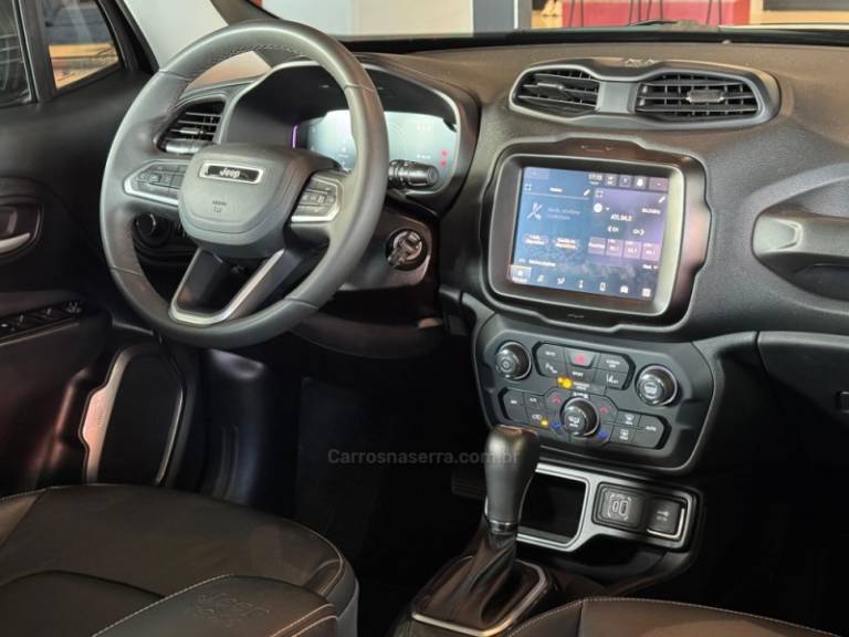 JEEP - RENEGADE - 2023/2024 - Preta - R$ 121.900,00