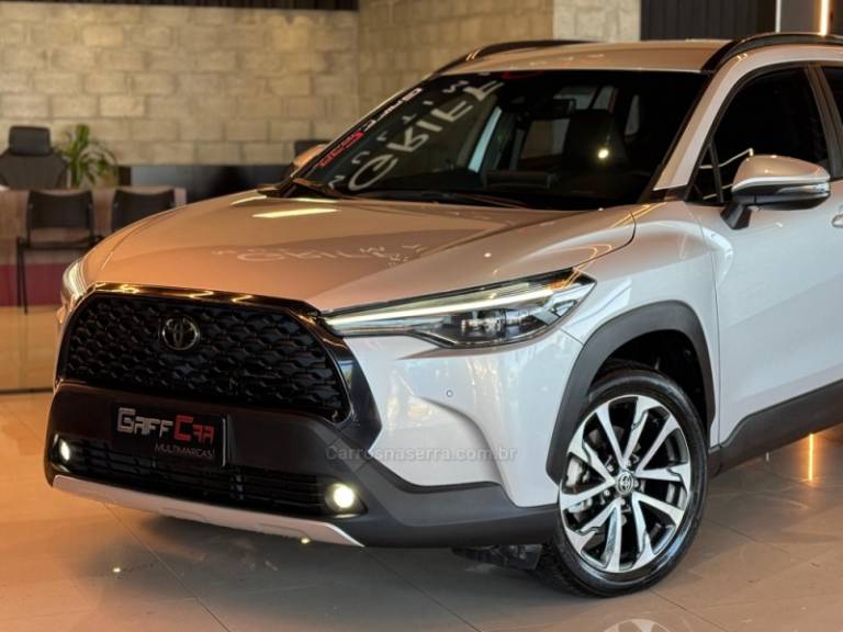 TOYOTA - COROLLA - 2022/2023 - Prata - R$ 148.900,00