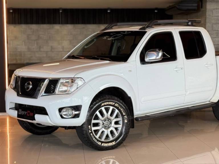 NISSAN - FRONTIER - 2014/2015 - Branca - R$ 109.900,00