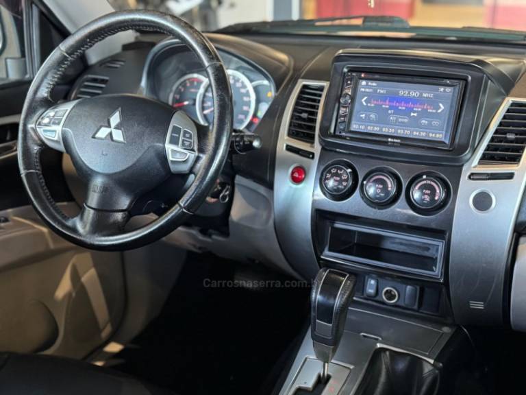 MITSUBISHI - PAJERO DAKAR - 2011/2012 - Preta - R$ 109.900,00
