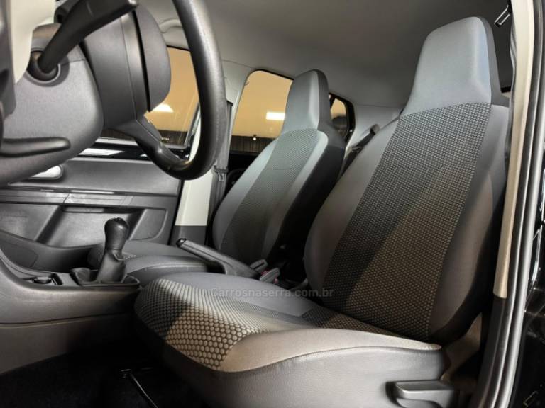 VOLKSWAGEN - UP - 2015/2016 - Preta - R$ 52.900,00