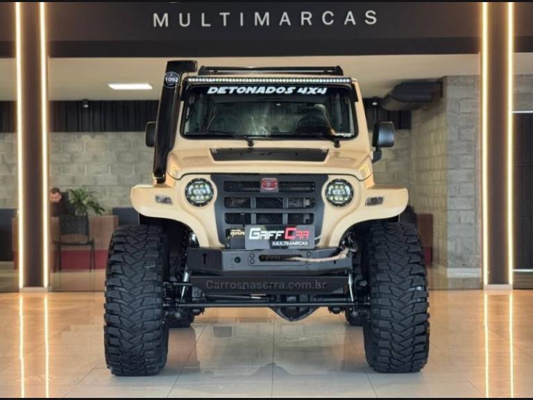 TROLLER - T4 - 2011/2011 - Bege - R$ 179.900,00