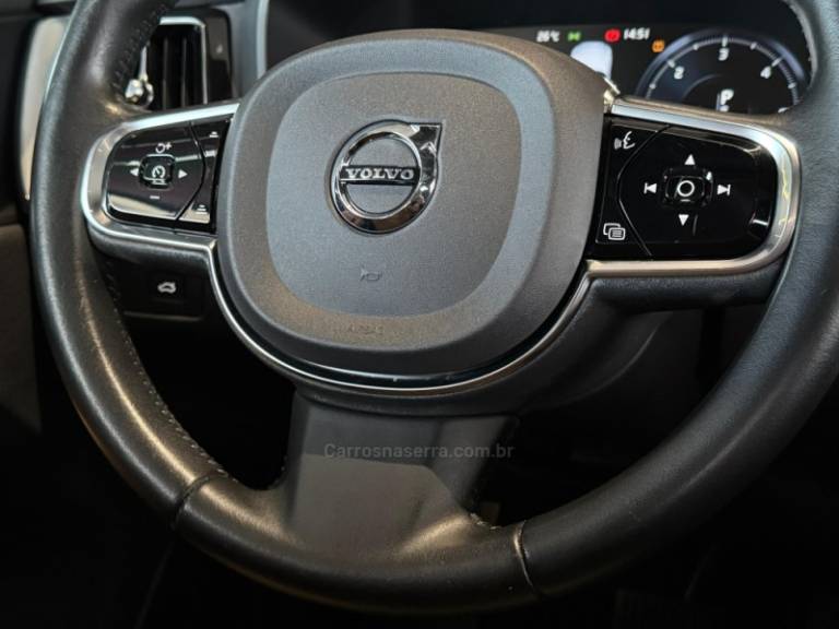 VOLVO - XC60 - 2019/2020 - Preta - R$ 189.900,00