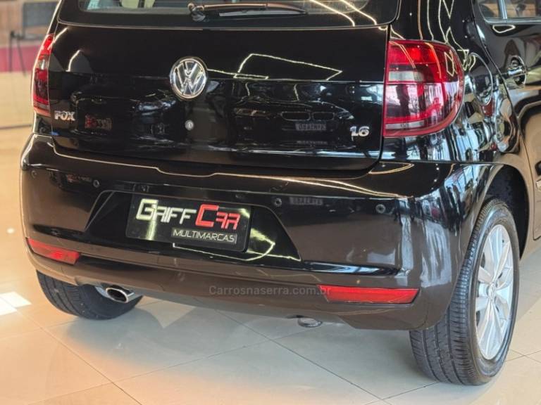 VOLKSWAGEN - FOX - 2013/2013 - Preta - R$ 43.900,00
