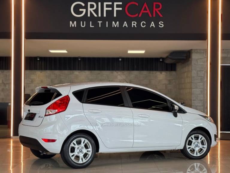 FORD - FIESTA - 2013/2014 - Branca - R$ 44.900,00