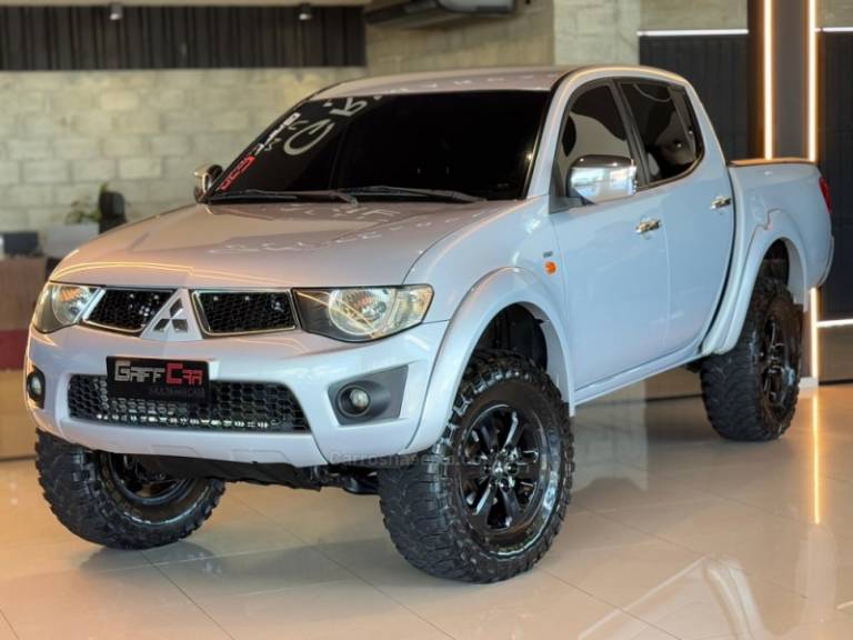 MITSUBISHI - L200 TRITON - 2011/2012 - Prata - R$ 109.900,00