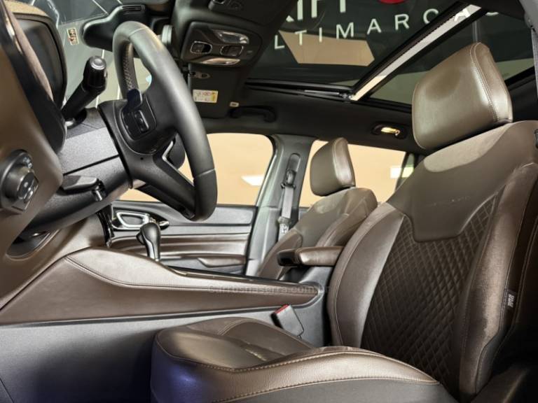 JEEP - COMMANDER - 2023/2023 - Cinza - R$ 179.900,00