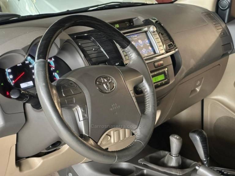 TOYOTA - HILUX SW4 - 2012/2012 - Preta - R$ 139.900,00