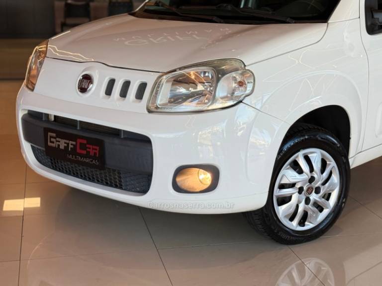 FIAT - UNO - 2014/2015 - Branca - R$ 35.900,00