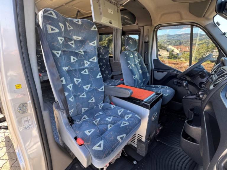 RENAULT - MASTER - 2015/2016 - Prata - R$ 174.900,00