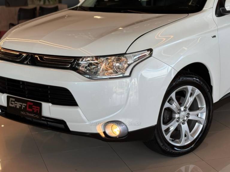 MITSUBISHI - OUTLANDER - 2013/2014 - Branca - R$ 81.900,00