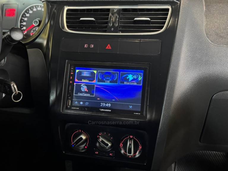 VOLKSWAGEN - FOX - 2013/2013 - Preta - R$ 43.900,00
