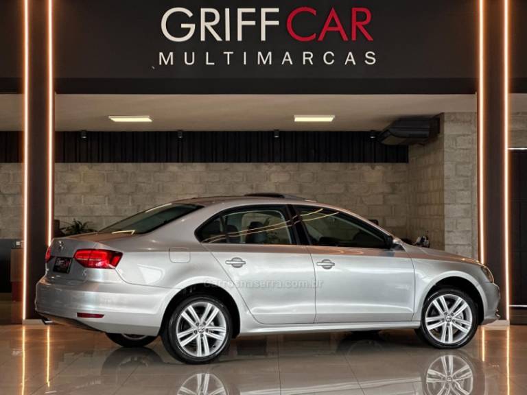 VOLKSWAGEN - JETTA - 2014/2015 - Vermelha - R$ 87.900,00