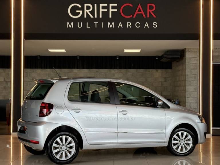 VOLKSWAGEN - FOX - 2010/2011 - Prata - R$ 39.900,00