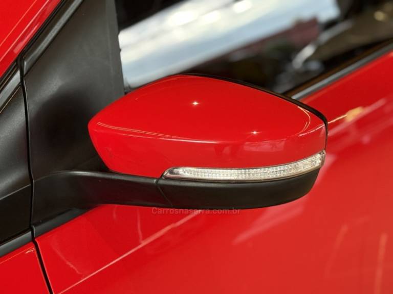 VOLKSWAGEN - UP - 2015/2016 - Vermelha - R$ 52.900,00