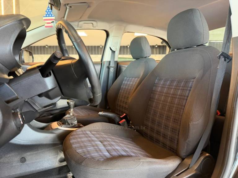 CHEVROLET - COBALT - 2016/2017 - Cinza - R$ 40.900,00