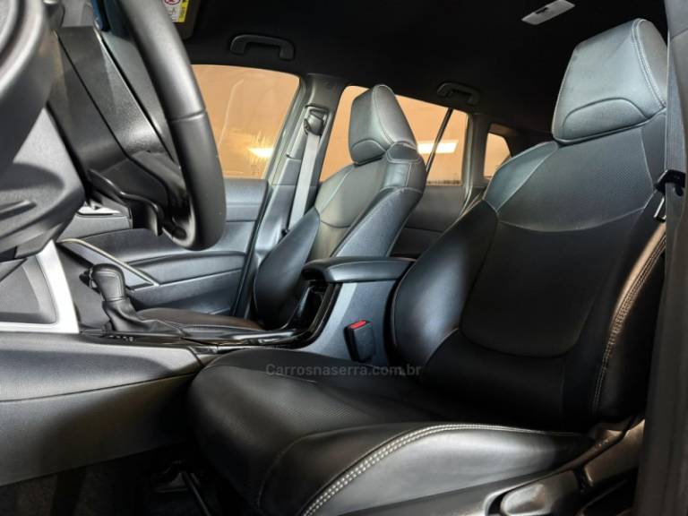 TOYOTA - COROLLA - 2021/2022 - Cinza - R$ 139.900,00
