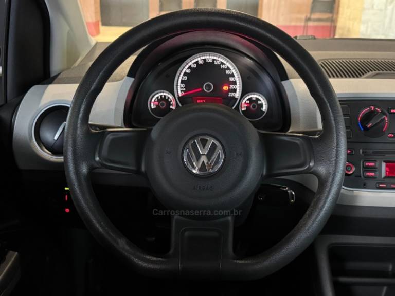 VOLKSWAGEN - UP - 2015/2016 - Preta - R$ 52.900,00