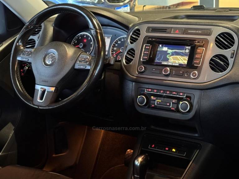 VOLKSWAGEN - TIGUAN - 2011/2012 - Preta - R$ 69.900,00