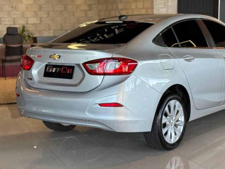 CHEVROLET - CRUZE - 2018/2019 - Prata - R$ 89.900,00
