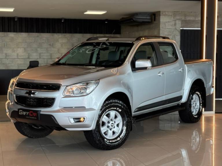 CHEVROLET - S10 - 2014/2014 - Prata - R$ 109.900,00