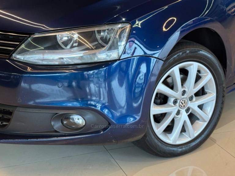 VOLKSWAGEN - JETTA - 2011/2012 - Azul - R$ 61.900,00