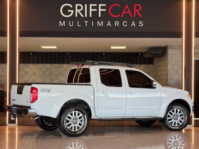 NISSAN - FRONTIER - 2014/2015 - Branca - R$ 109.900,00