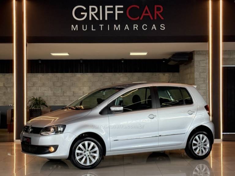 VOLKSWAGEN - FOX - 2010/2011 - Prata - R$ 39.900,00