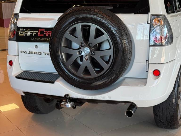 MITSUBISHI - PAJERO TR4 - 2012/2013 - Branca - R$ 69.900,00