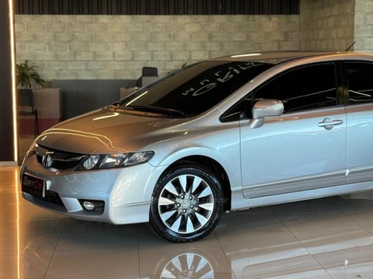 HONDA - CIVIC - 2011/2011 - Prata - R$ 63.900,00