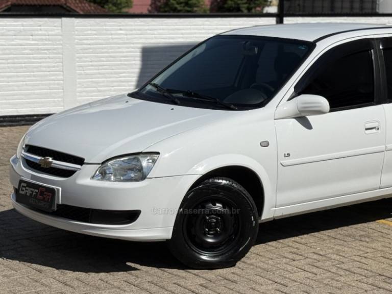 CHEVROLET - CLASSIC - 2010/2011 - Branca - R$ 19.900,00