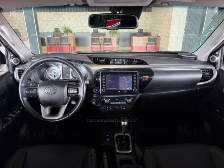 TOYOTA - HILUX - 2020/2021 - Preta - R$ 249.900,00