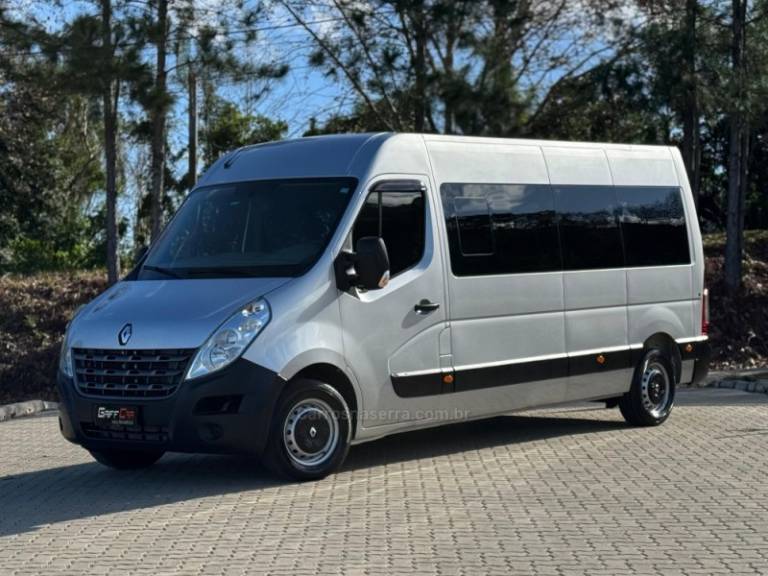 RENAULT - MASTER - 2015/2016 - Prata - R$ 174.900,00