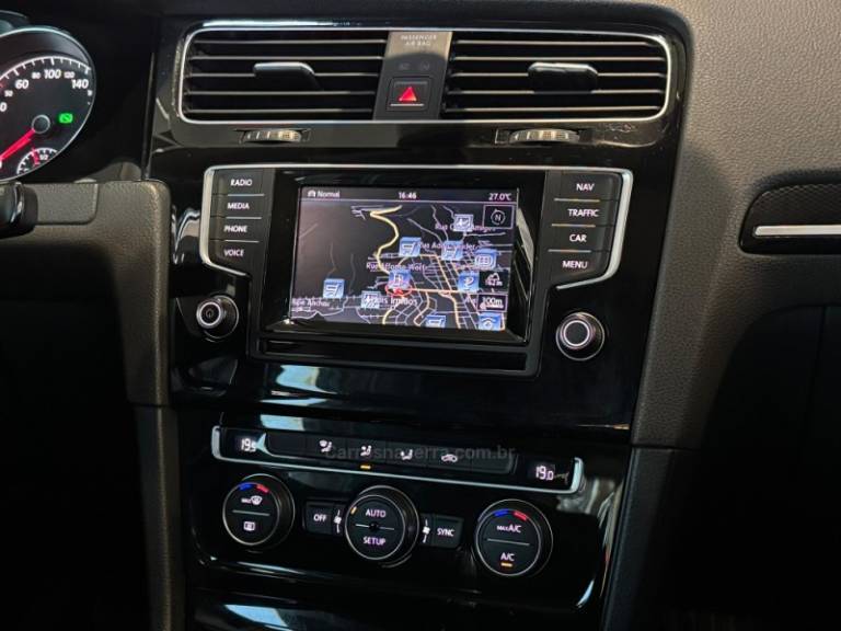 VOLKSWAGEN - GOLF - 2014/2014 - Branca - R$ 89.900,00