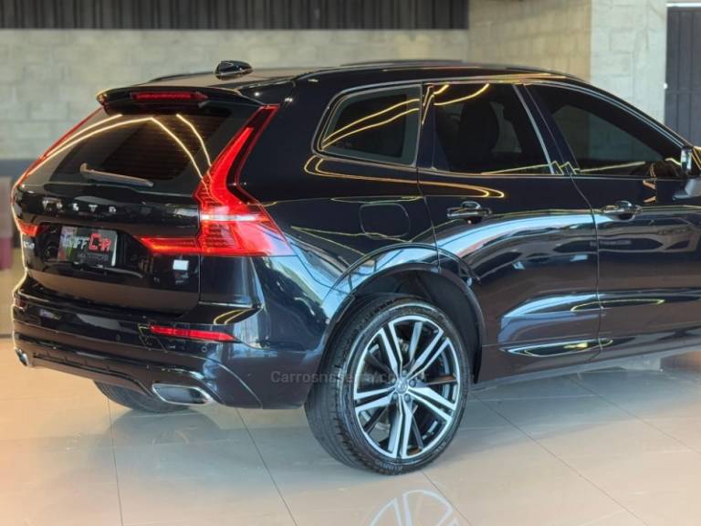 VOLVO - XC60 - 2021/2021 - Preta - R$ 217.900,00