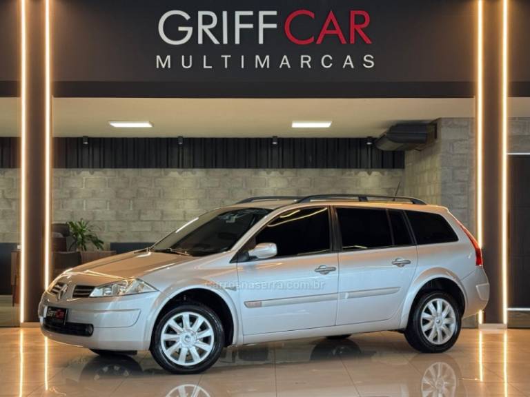 RENAULT - MÉGANE - 2011/2011 - Prata - R$ 35.900,00