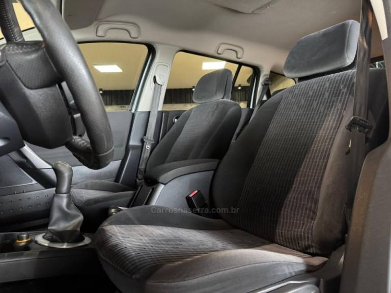RENAULT - MÉGANE - 2011/2011 - Prata - R$ 35.900,00
