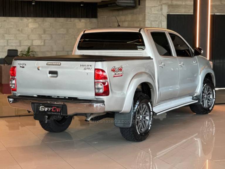 TOYOTA - HILUX - 2013/2014 - Prata - R$ 149.900,00