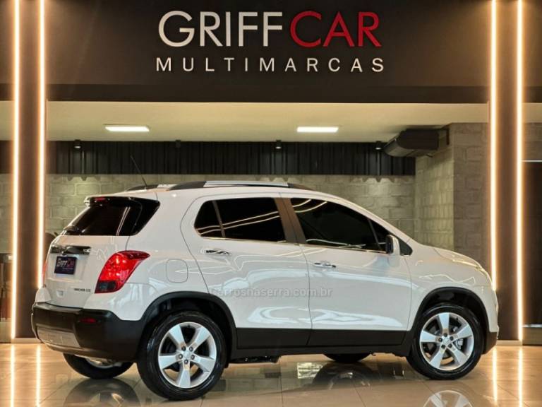 CHEVROLET - TRACKER - 2013/2014 - Branca - R$ 71.900,00