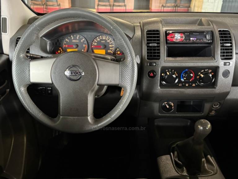 NISSAN - FRONTIER - 2012/2013 - Prata - R$ 84.900,00
