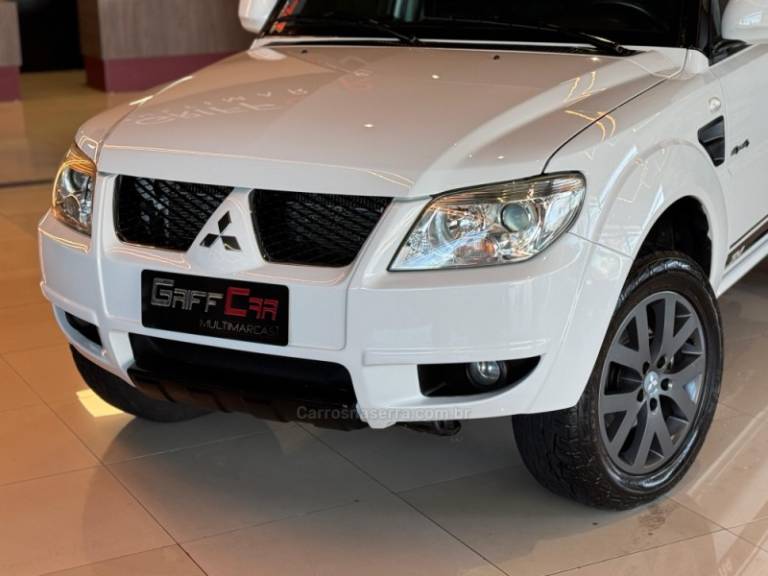 MITSUBISHI - PAJERO TR4 - 2012/2013 - Branca - R$ 69.900,00