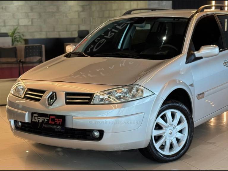 RENAULT - MÉGANE - 2011/2011 - Prata - R$ 35.900,00