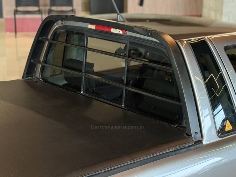 VOLKSWAGEN - SAVEIRO - 2005/2005 - Cinza - R$ 69.900,00