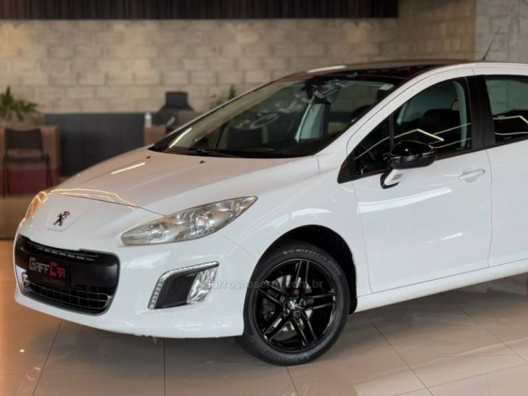 PEUGEOT - 308 - 2013/2014 - Branca - R$ 42.900,00