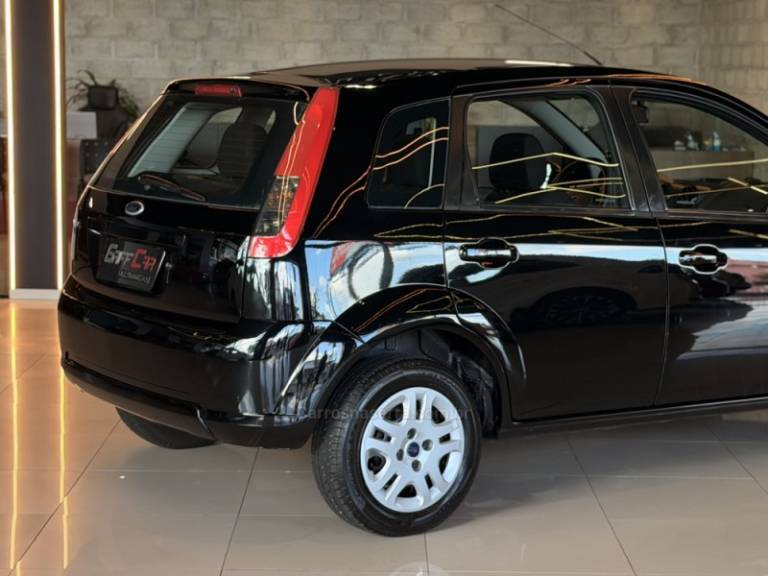 FORD - FIESTA - 2010/2011 - Preta - R$ 28.900,00