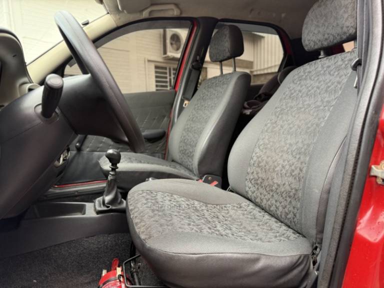 FIAT - PALIO - 2009/2010 - Vermelha - R$ 19.900,00