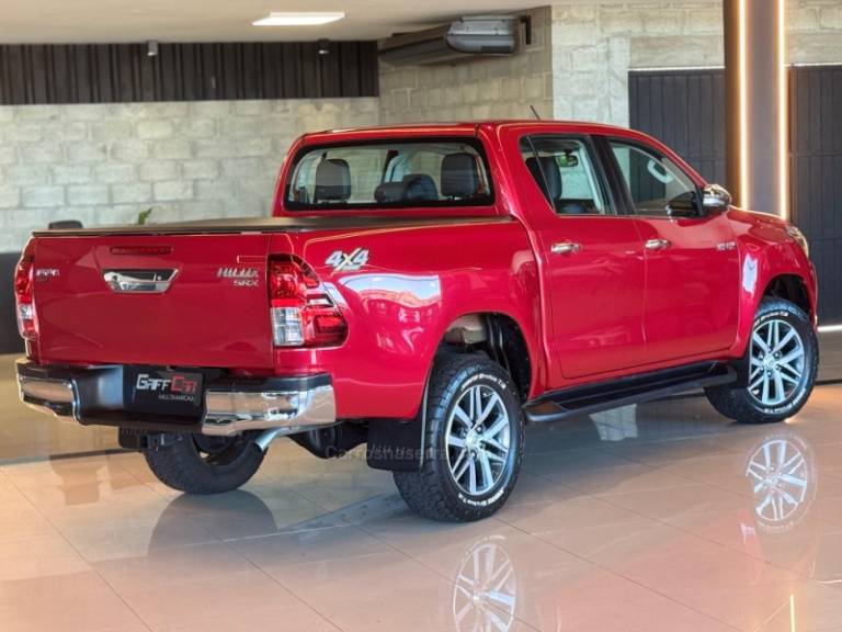 TOYOTA - HILUX - 2016/2017 - Vermelha - R$ 195.900,00