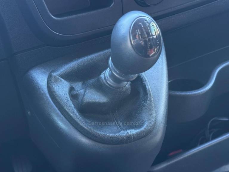 RENAULT - MASTER - 2015/2016 - Prata - R$ 174.900,00