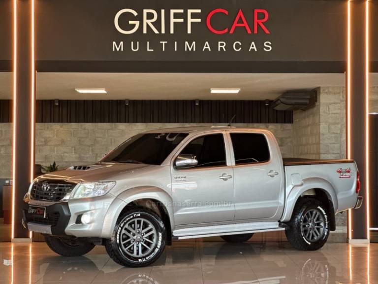 TOYOTA - HILUX - 2013/2014 - Prata - R$ 149.900,00